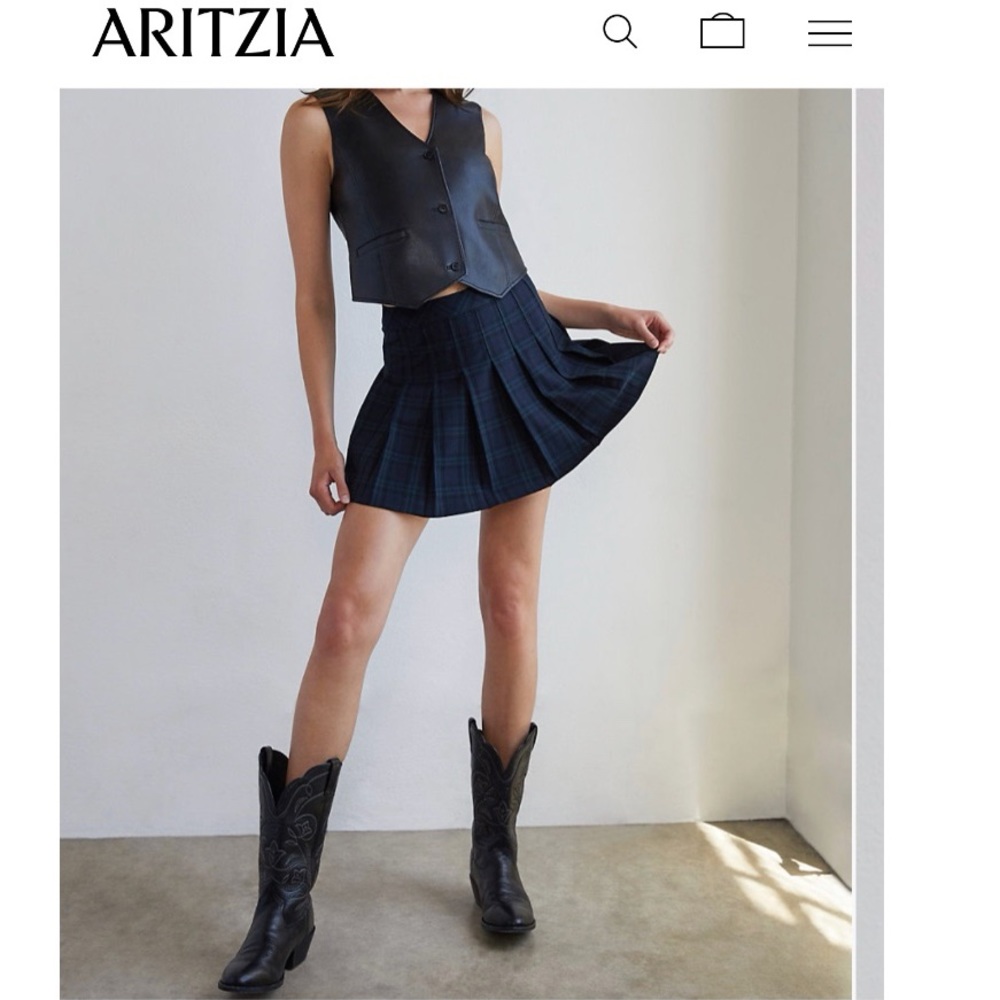 NWOT- Aritzia green pleated skirt- 6